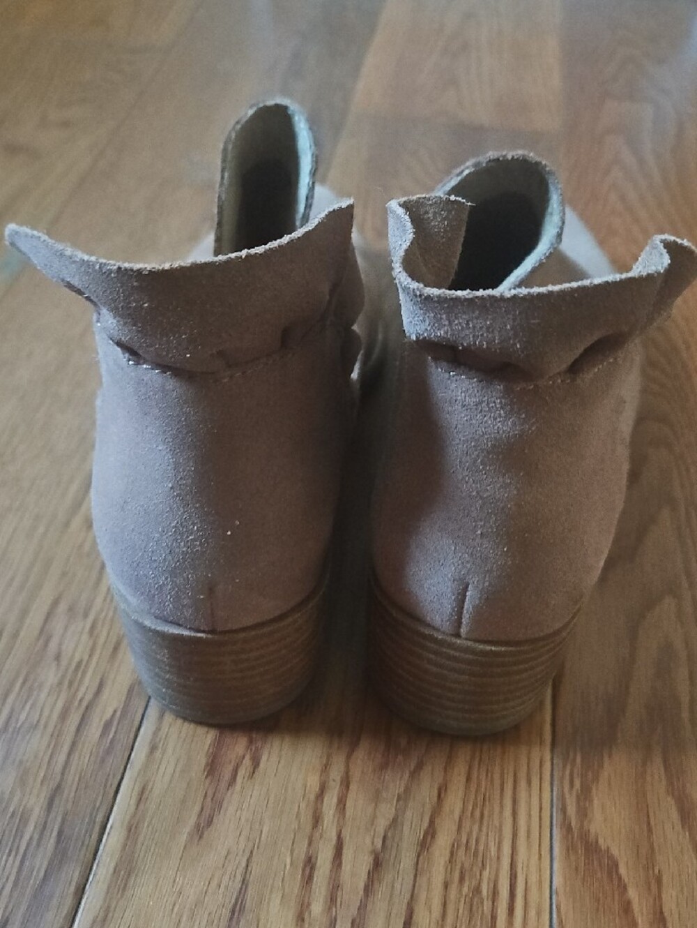 Seychelles Tan/Camel Ruffle Mules - Picture 3 of 4